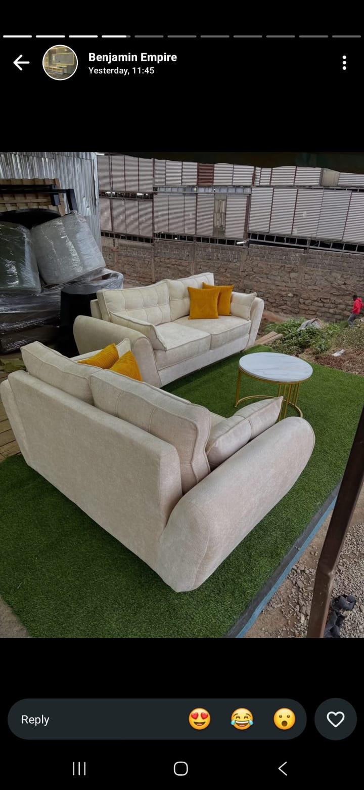 Kipepeo Gallery Sofa Set